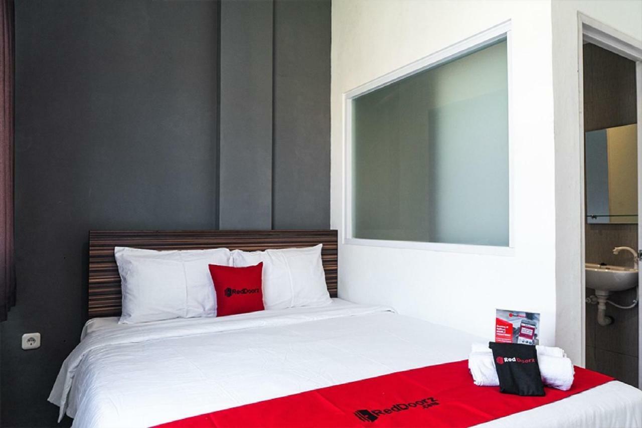 Reddoorz Near Seasons City Mall Jakarta Exterior photo